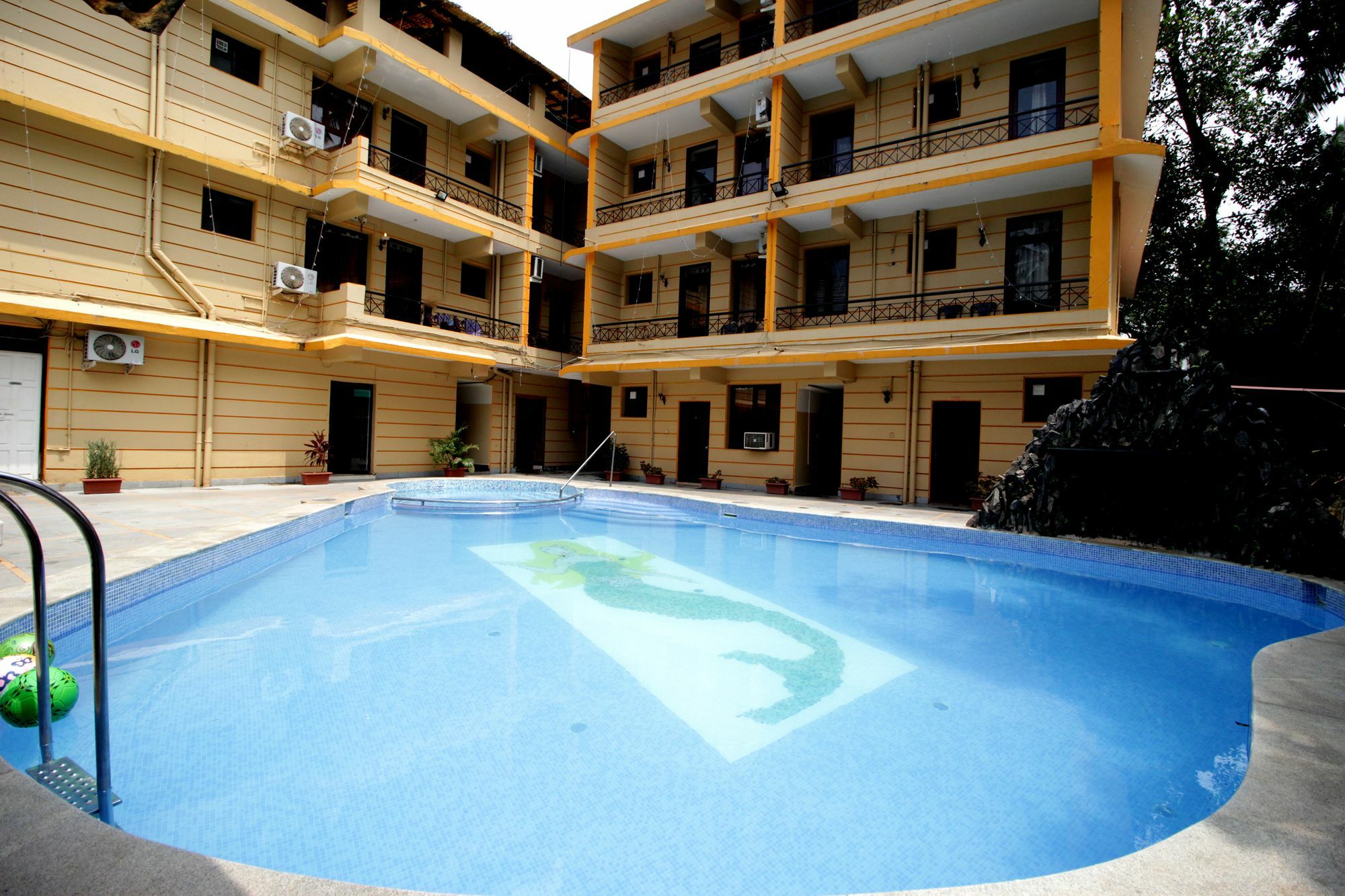 Fabexpress Kris Resort Calangute Exterior photo